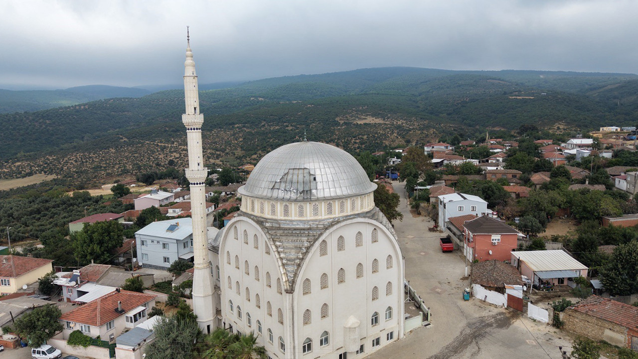 Sert poyraz caminin kubbesini uçurdu